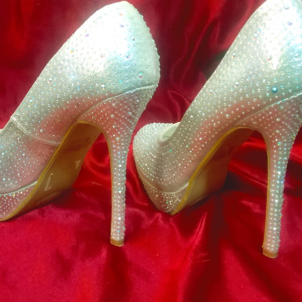 deb Princess jeweled stiletto